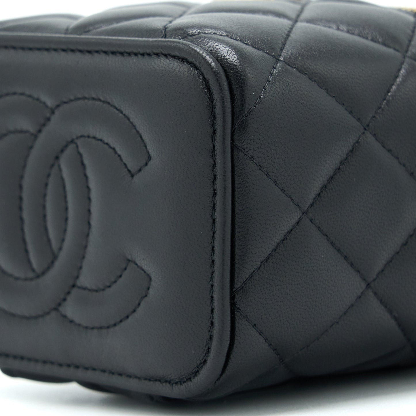 Chanel 22B Detailed Top Handle Mini Vanity With Chain Lambskin Black Brushed GHW