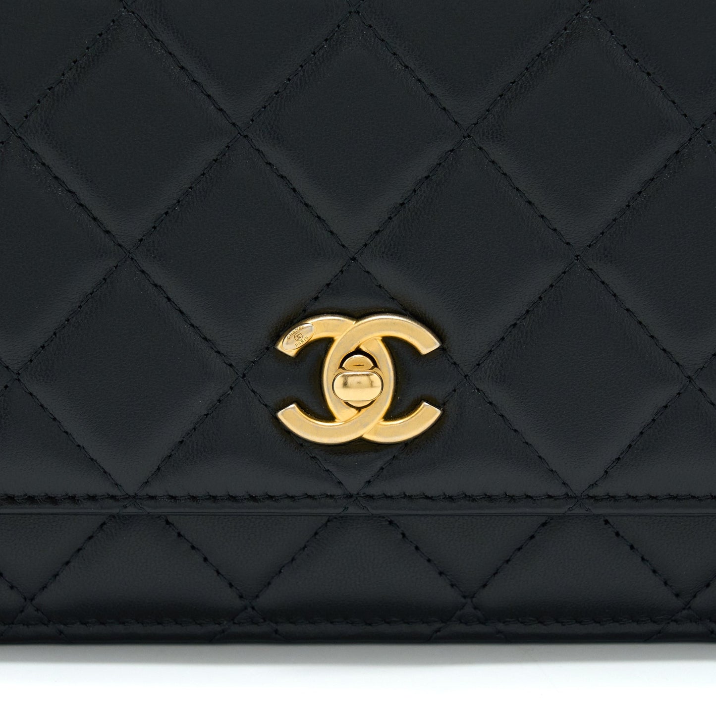Chanel 21S Wallet On Chain With Pearl/CC logo Round Handle Lambskin Black Brushed GHW