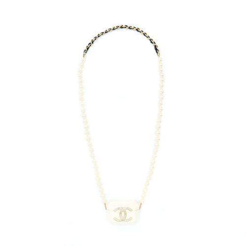 Chanel AirPods Case With Pearl Chain White LGHW