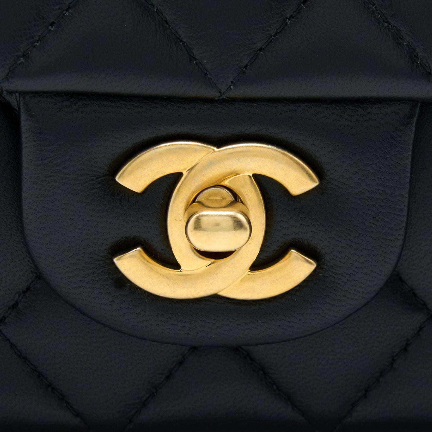 Chanel 21K Top Handle Mini Rectangular Flap Bag Lambskin Black Brushed GHW(Microchip)