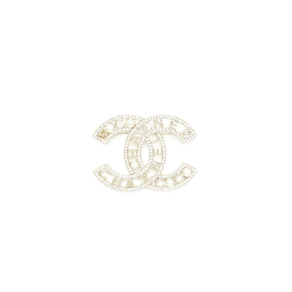 Chanel cc Logo Letter and Pearl Brooch LGHW