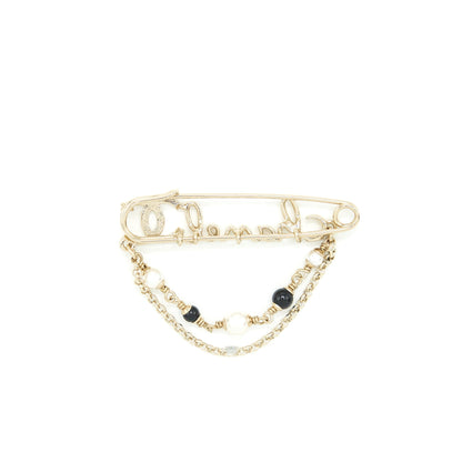 Chanel 22P Pin / Letter Brooch LGHW