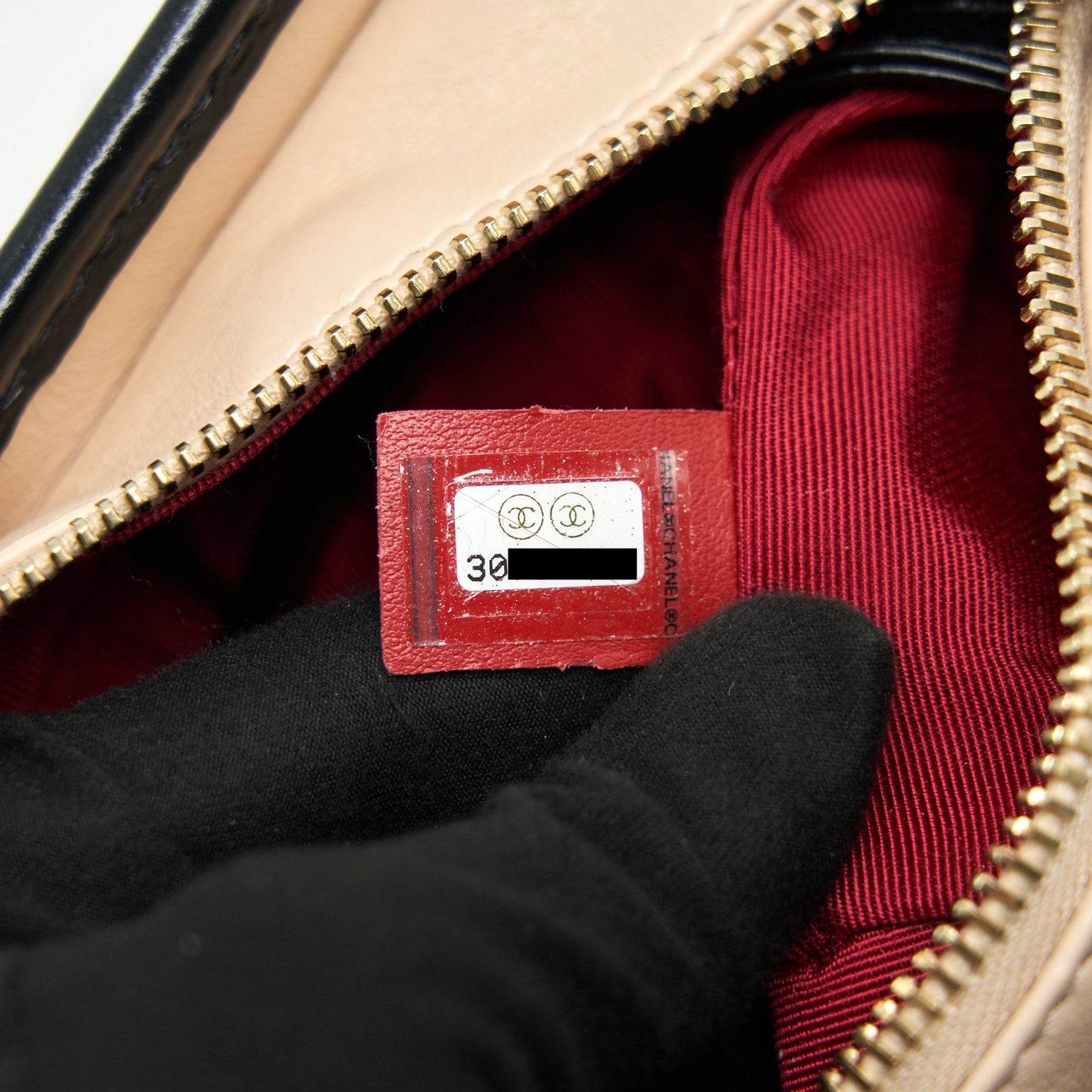 CHANEL SMALL GABRIELLE HOBO BAG IN BEIGE/BLACK