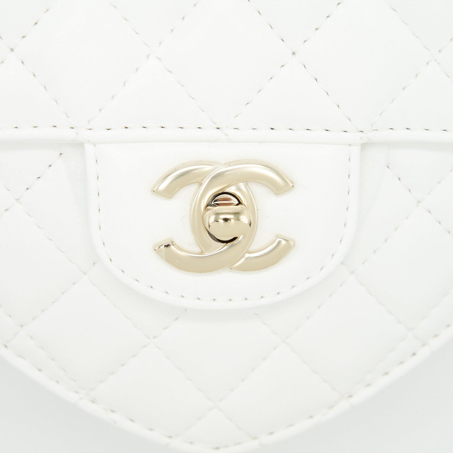 Chanel 22S Heart Bag Lambskin White LGHW (Microchip)