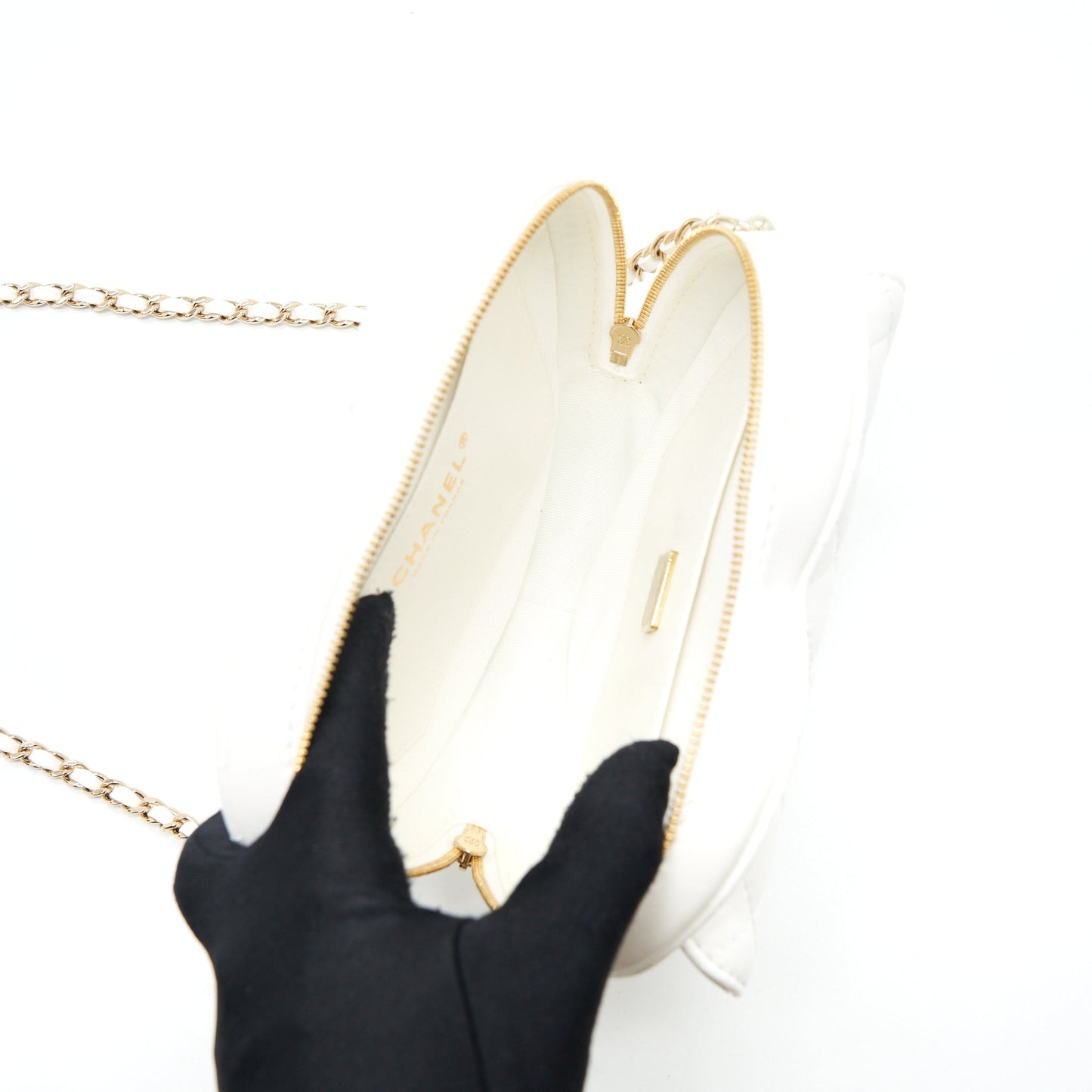 Chanel 22S Heart Bag Lambskin White LGHW (Microchip)