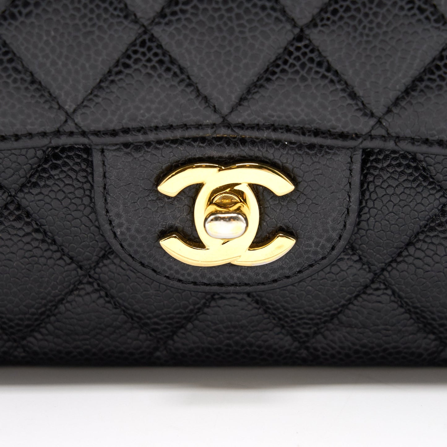CHANEL MEDIUM CLASSIC DOUBLE FLAP CAVIER Black and gold