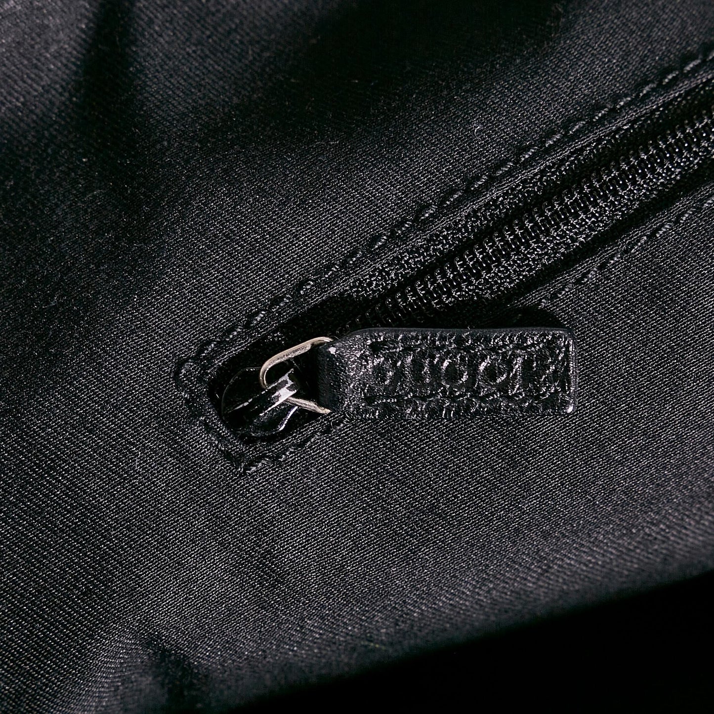 Gucci Abbey GG Canvas Tote (SHG-maqJoz)