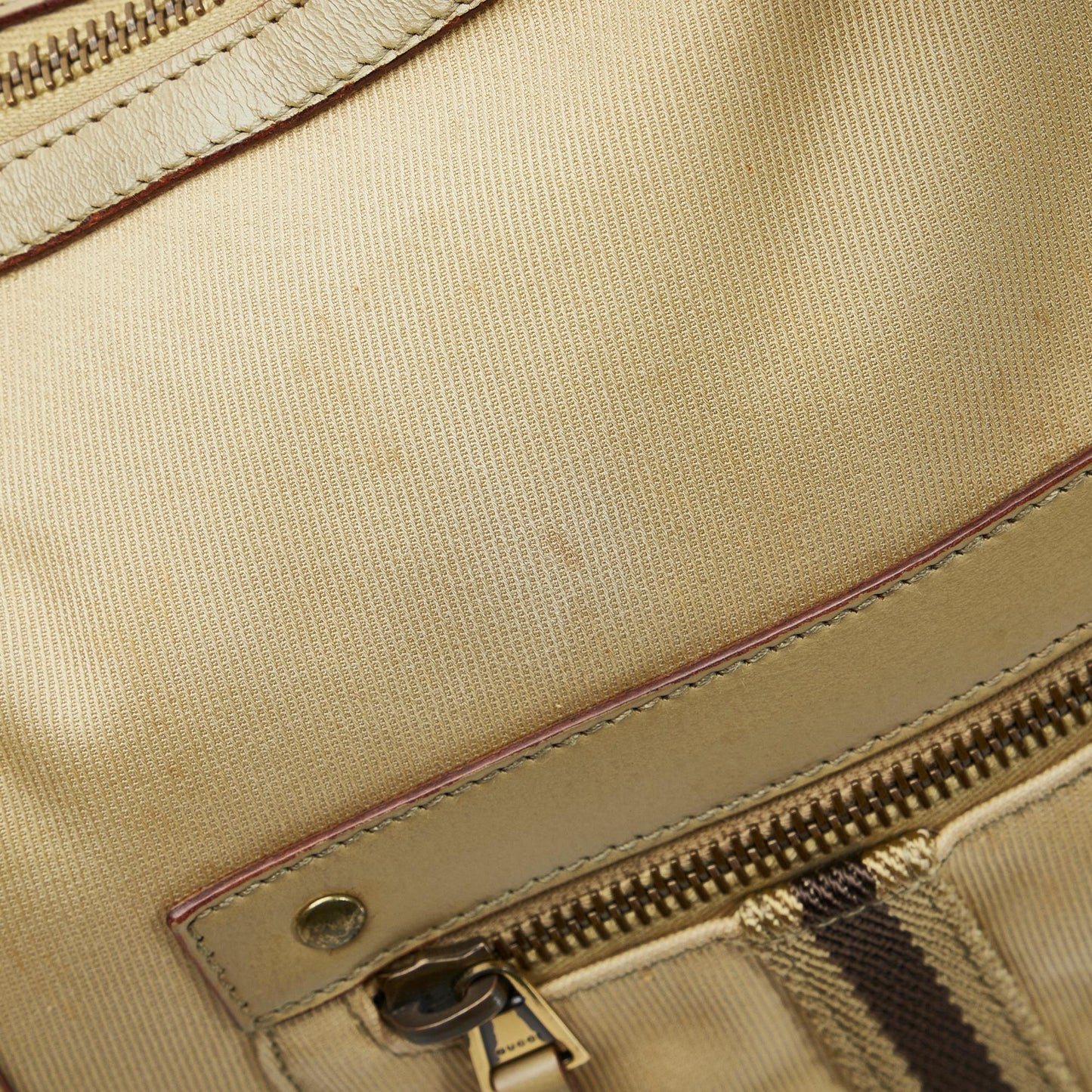 Gucci Canvas Crossbody (SHG-6N1pzD)