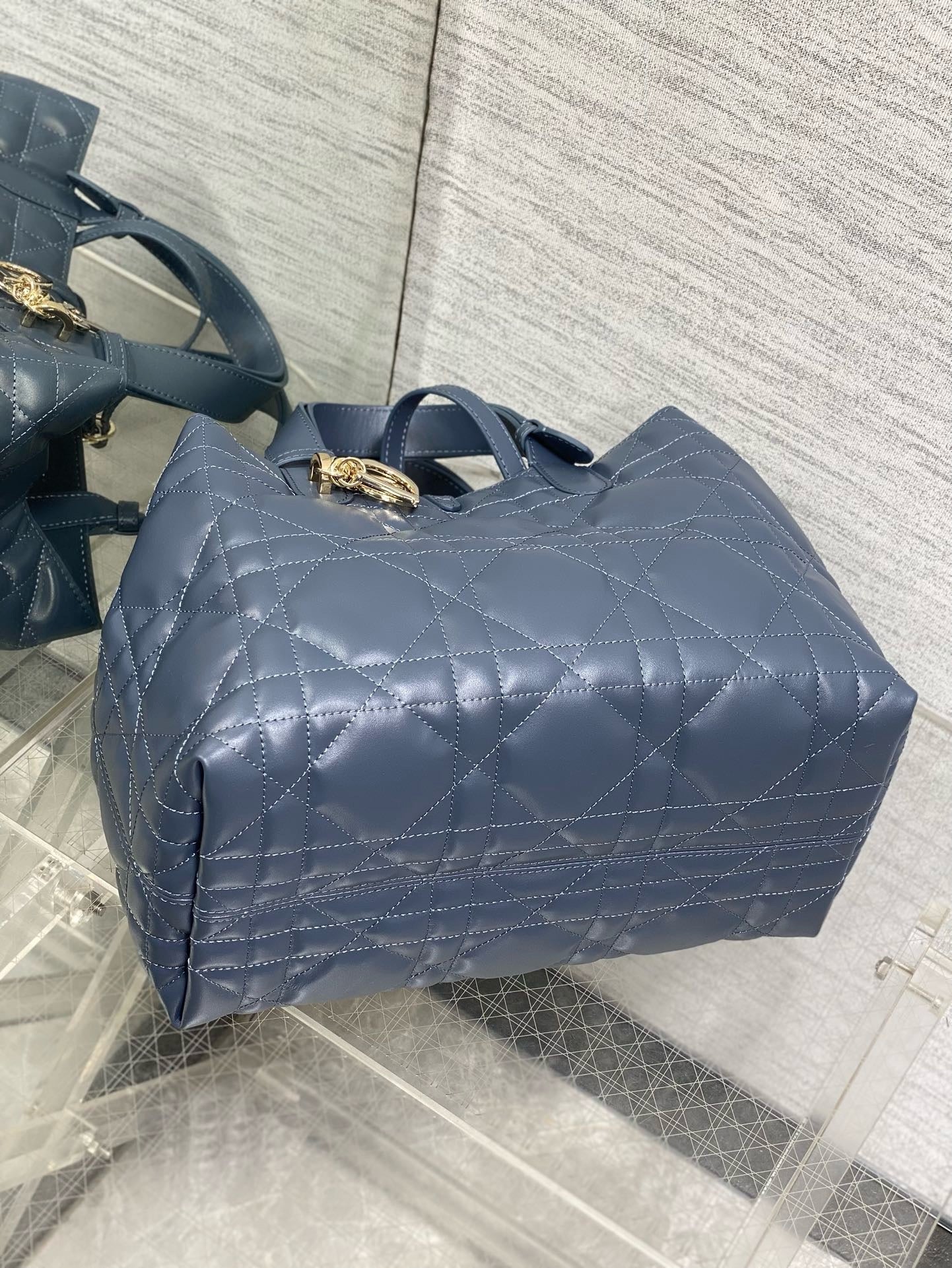 DR474 Medium Dior Toujours Bag / HIGHEST QUALITY VERSION / 11x8.5x6.5inches