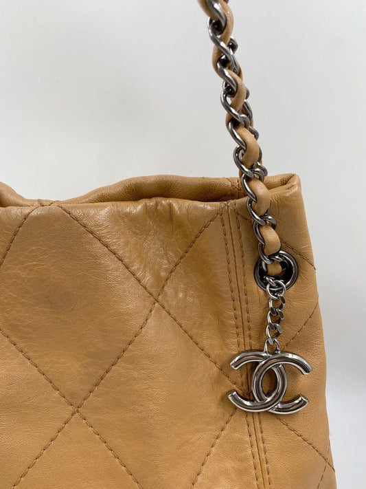 Chanel Tote Bag w Chain Handles