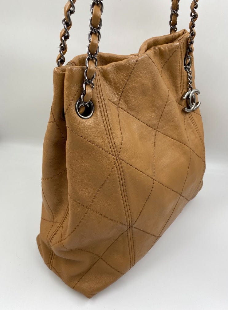 Chanel Tote Bag w Chain Handles