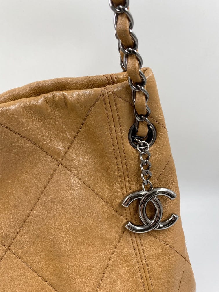 Chanel Tote Bag w Chain Handles