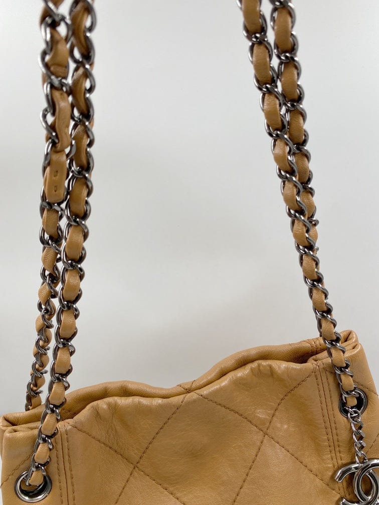Chanel Tote Bag w Chain Handles