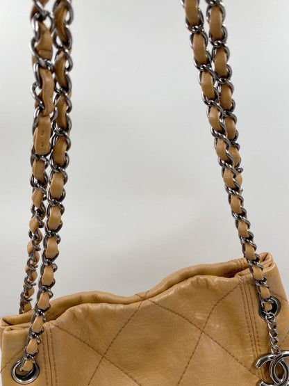 Chanel Tote Bag w Chain Handles