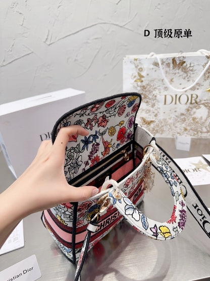 DR342 Medium Lady Dior / 9.5 x 8 x 4.5 inches