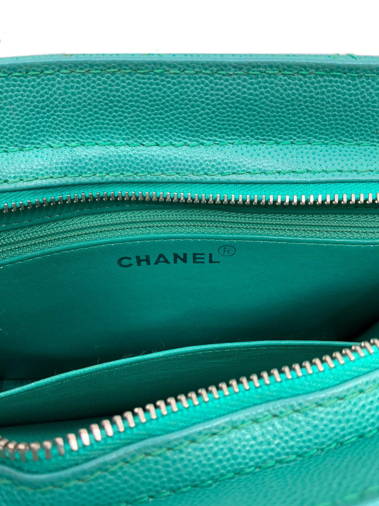 CHANEL Vintage Quilted Caviar Leather Chain Handbag