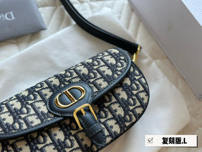 DR361 Dior Bobby East-West Bag / 8.5 x 4.5 x 2 inches