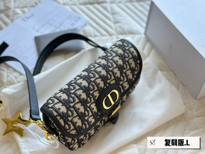DR361 Dior Bobby East-West Bag / 8.5 x 4.5 x 2 inches