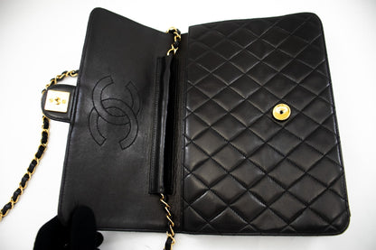 CHANEL Chain Shoulder Bag Clutch Black Quilted Flap Lambskin Purse k36