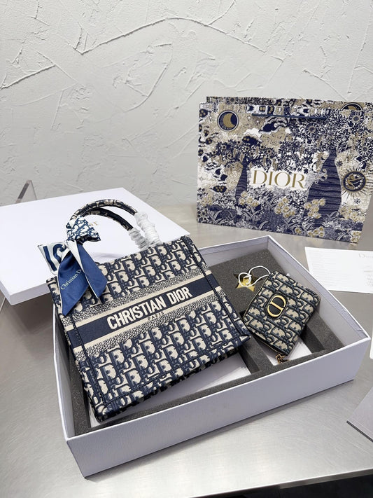 DR258 Small Dior Book Tote / 10.2 x 8.5 x 5.5 inches (Including the Wallet)