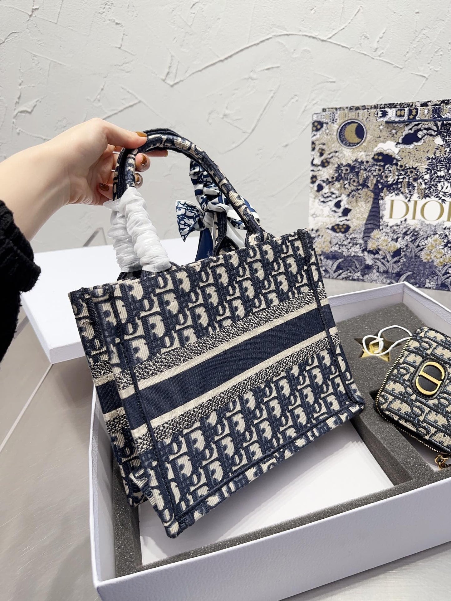 DR258 Small Dior Book Tote / 10.2 x 8.5 x 5.5 inches (Including the Wallet)