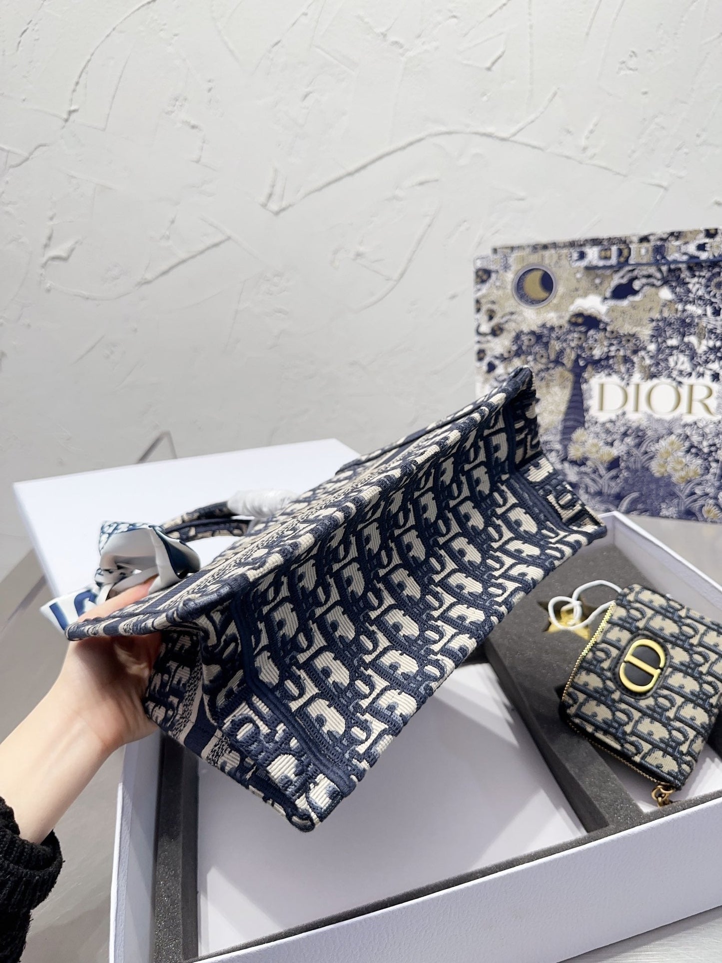 DR258 Small Dior Book Tote / 10.2 x 8.5 x 5.5 inches (Including the Wallet)