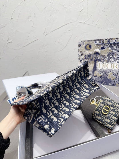 DR258 Small Dior Book Tote / 10.2 x 8.5 x 5.5 inches (Including the Wallet)