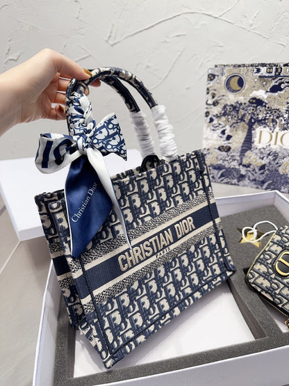 DR258 Small Dior Book Tote / 10.2 x 8.5 x 5.5 inches (Including the Wallet)