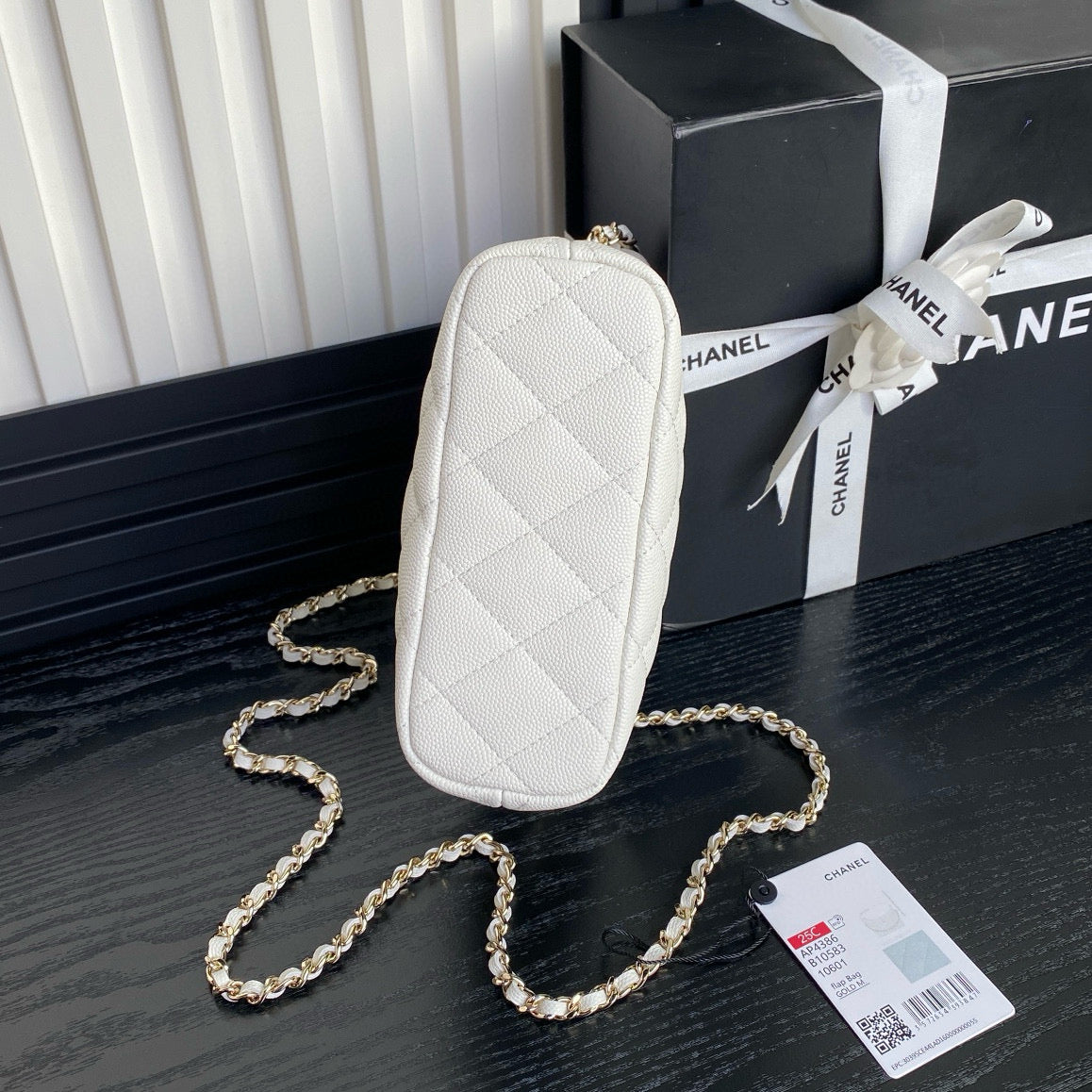 CHANEL 25C Hobo Bag 21.5cm Top Handle White Grained Calfskin