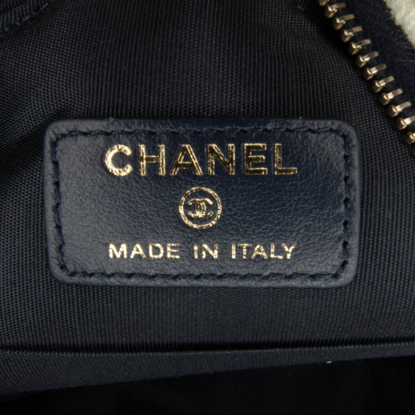 Chanel Sac Tweed 19 Round Clutch with Chain