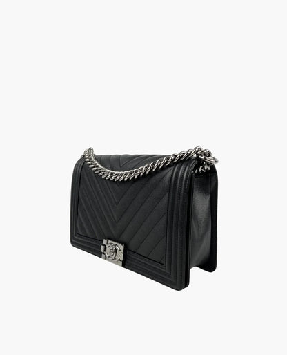 Chanel Sac Boy Grand Edition Chevron en cuir noir