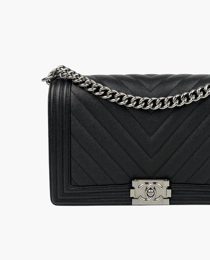 Chanel Sac Boy Grand Edition Chevron en cuir noir