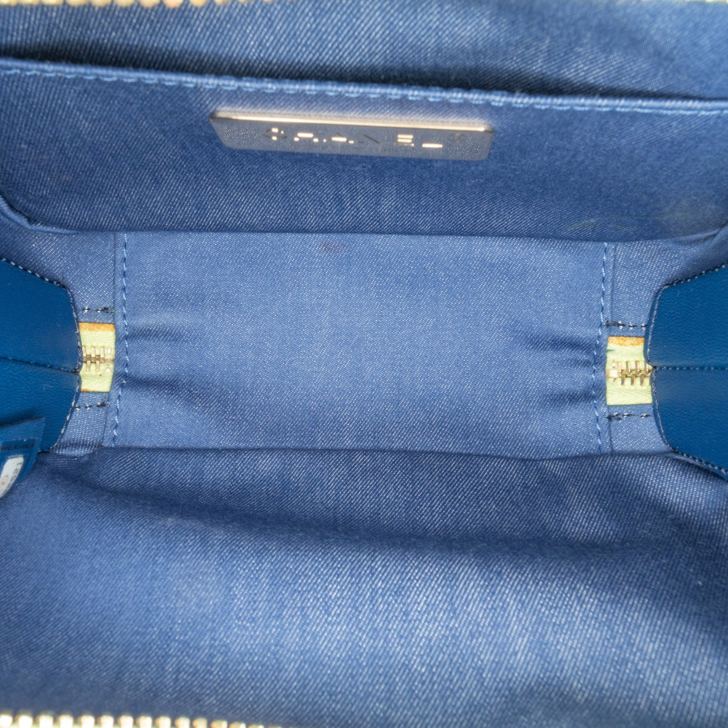Chanel Sac Tweed CC Mania Camera Bag