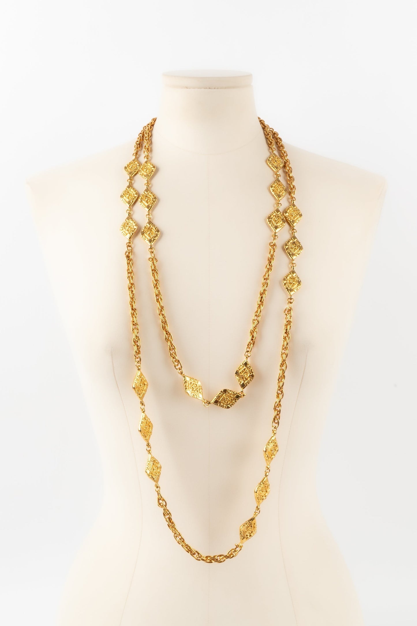 Collier / sautoir en mtal dor Chanel