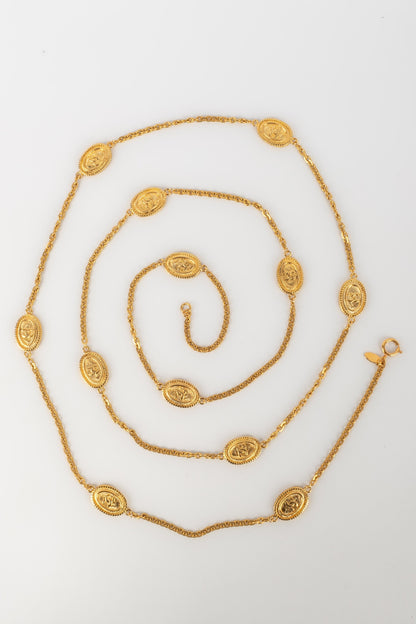 Collier / Sautoir en mtal dor Chanel 1980's