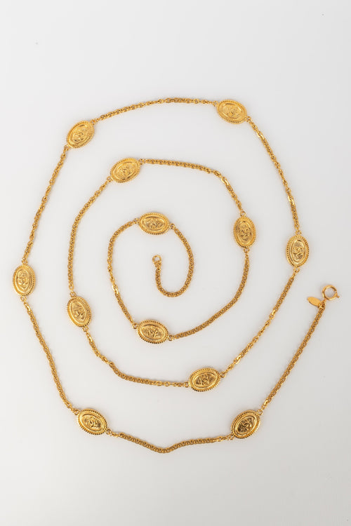 Collier / Sautoir en mtal dor Chanel 1980's