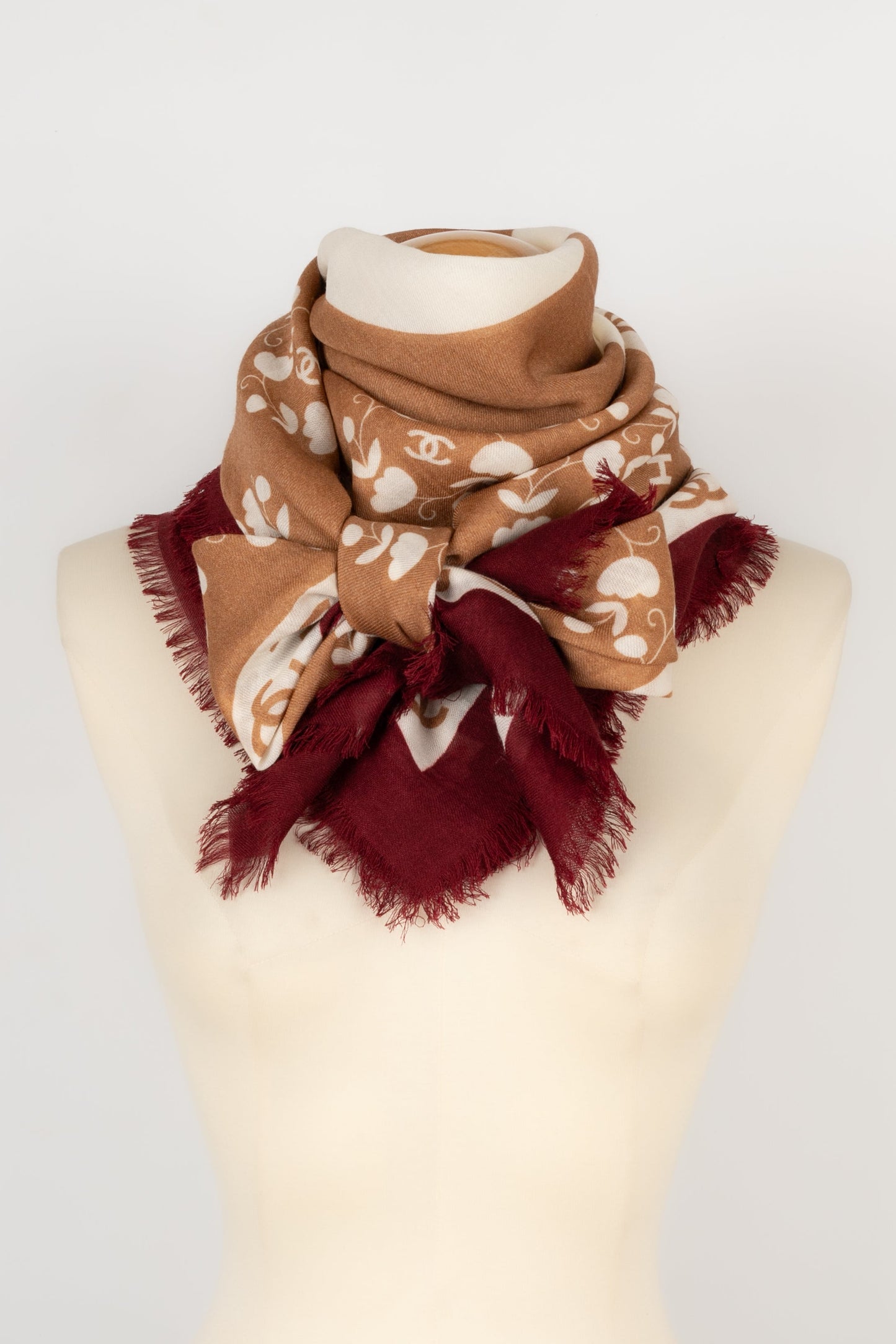 Foulard / tole en laine et cachemire Chanel