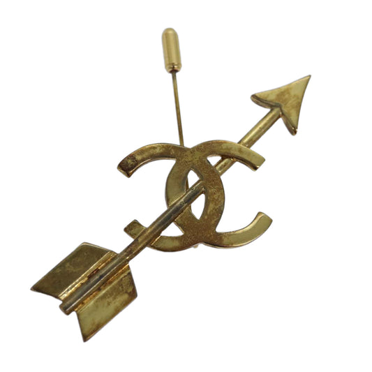 CHANEL arrow Brooch metal Gold CC am6488