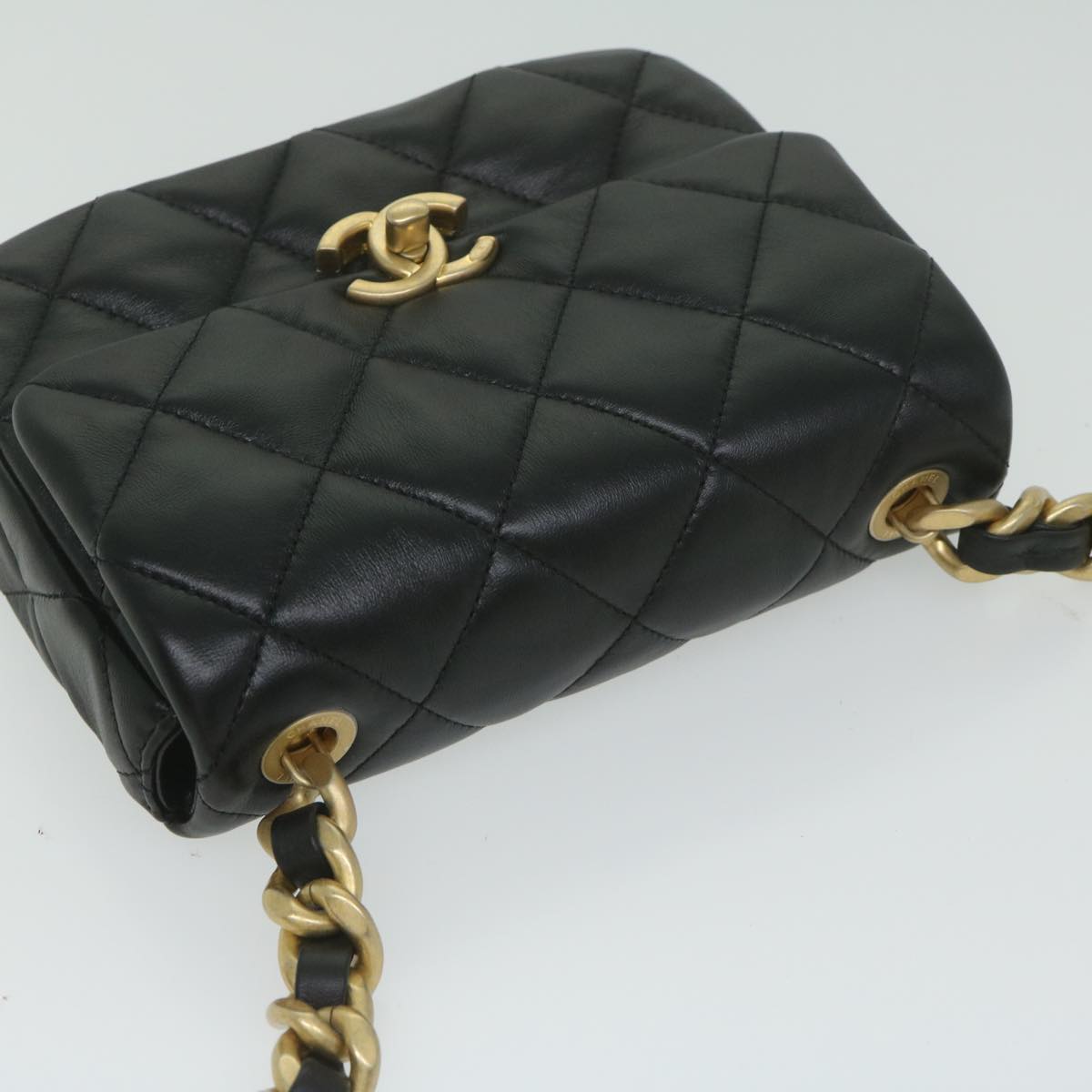 CHANEL Matelasse Turn Lock Chain Shoulder Bag Lamb Skin Black CC ar11105A