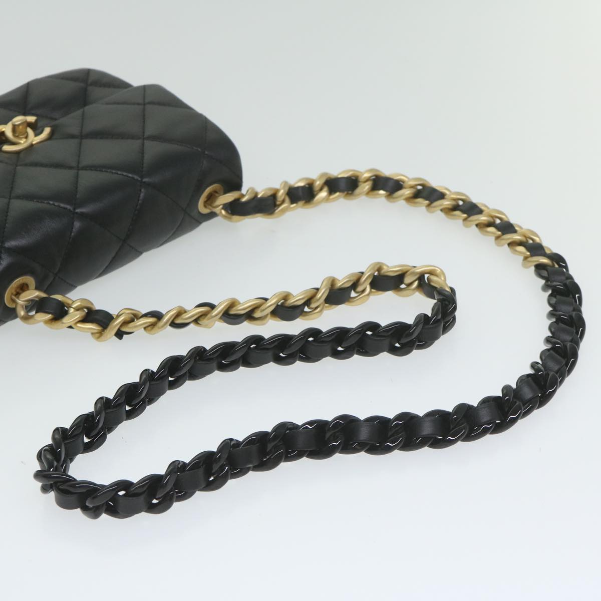 CHANEL Matelasse Turn Lock Chain Shoulder Bag Lamb Skin Black CC ar11105A