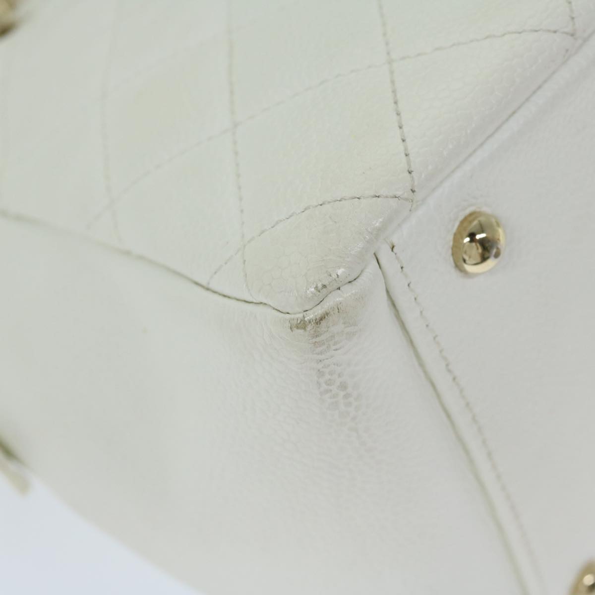 CHANEL Matelasse Chain Shoulder Bag Caviar Skin White CC ar11502