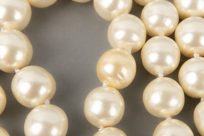 Collier / sautoir de perles nacres Chanel