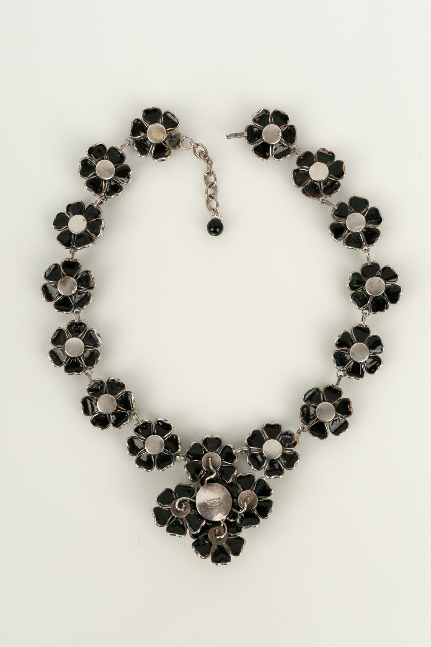 Collier camlias en pte de verre Chanel