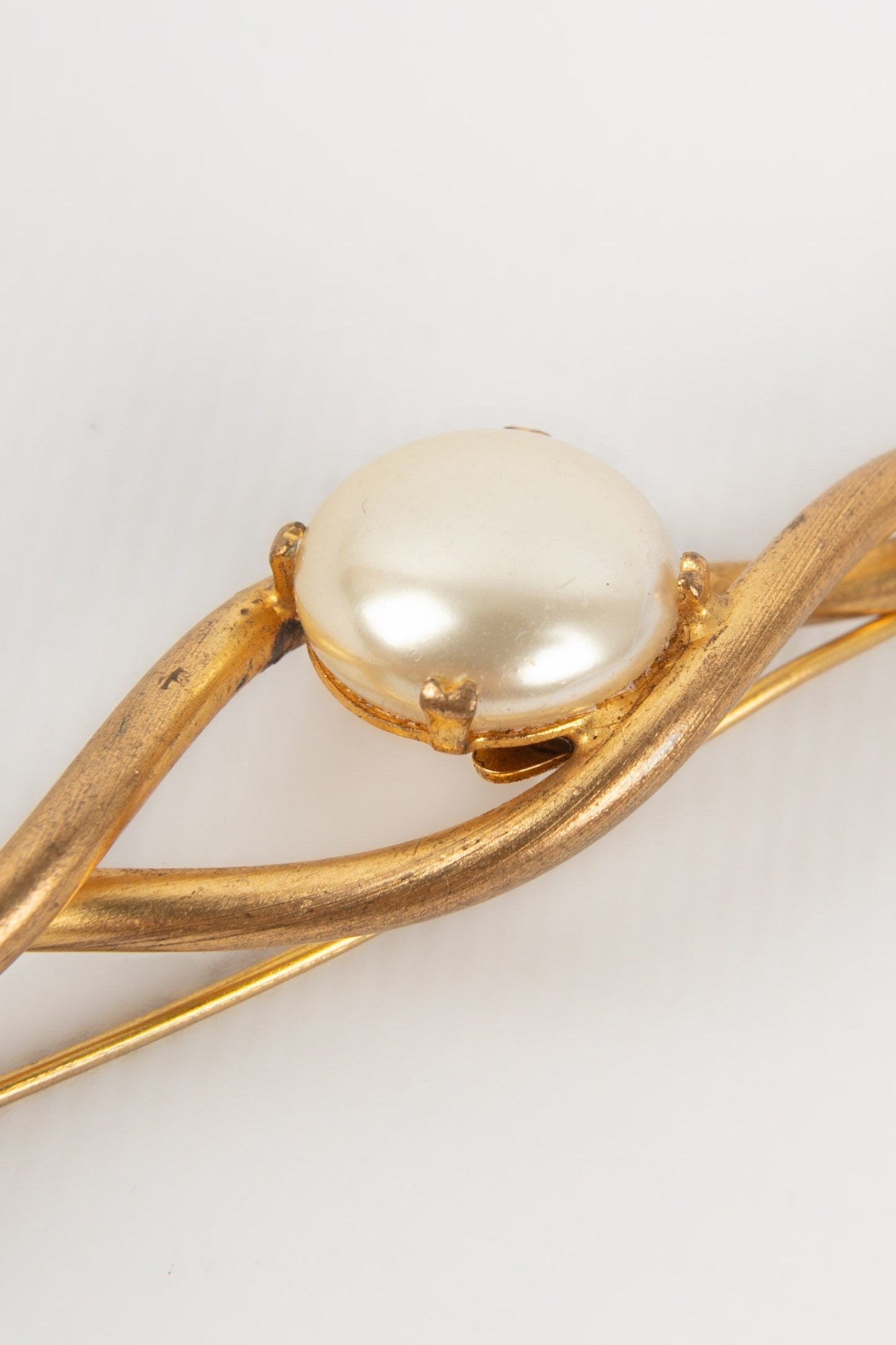 Broche dore Chanel