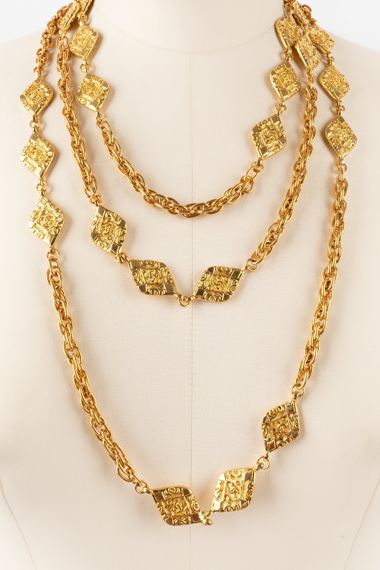Collier / sautoir en mtal dor Chanel