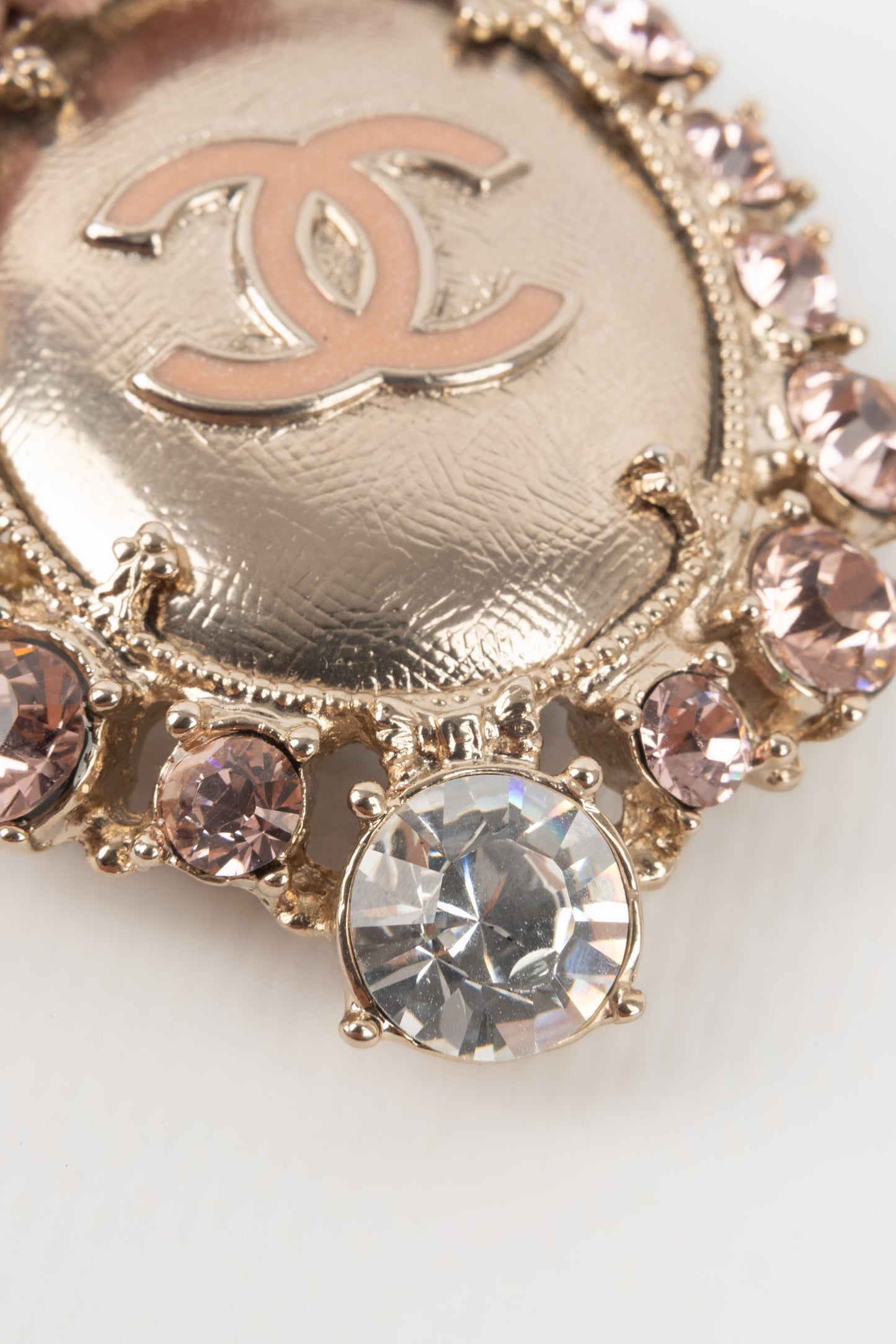 Broche mdaillon Chanel