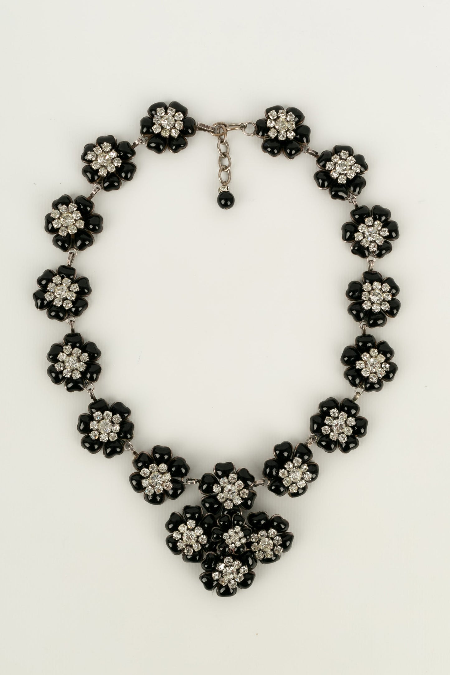 Collier camlias en pte de verre Chanel