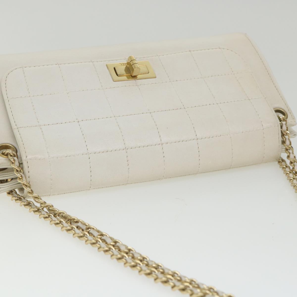 CHANEL Choco Bar line Chain Shoulder Bag Leather White CC bs10047