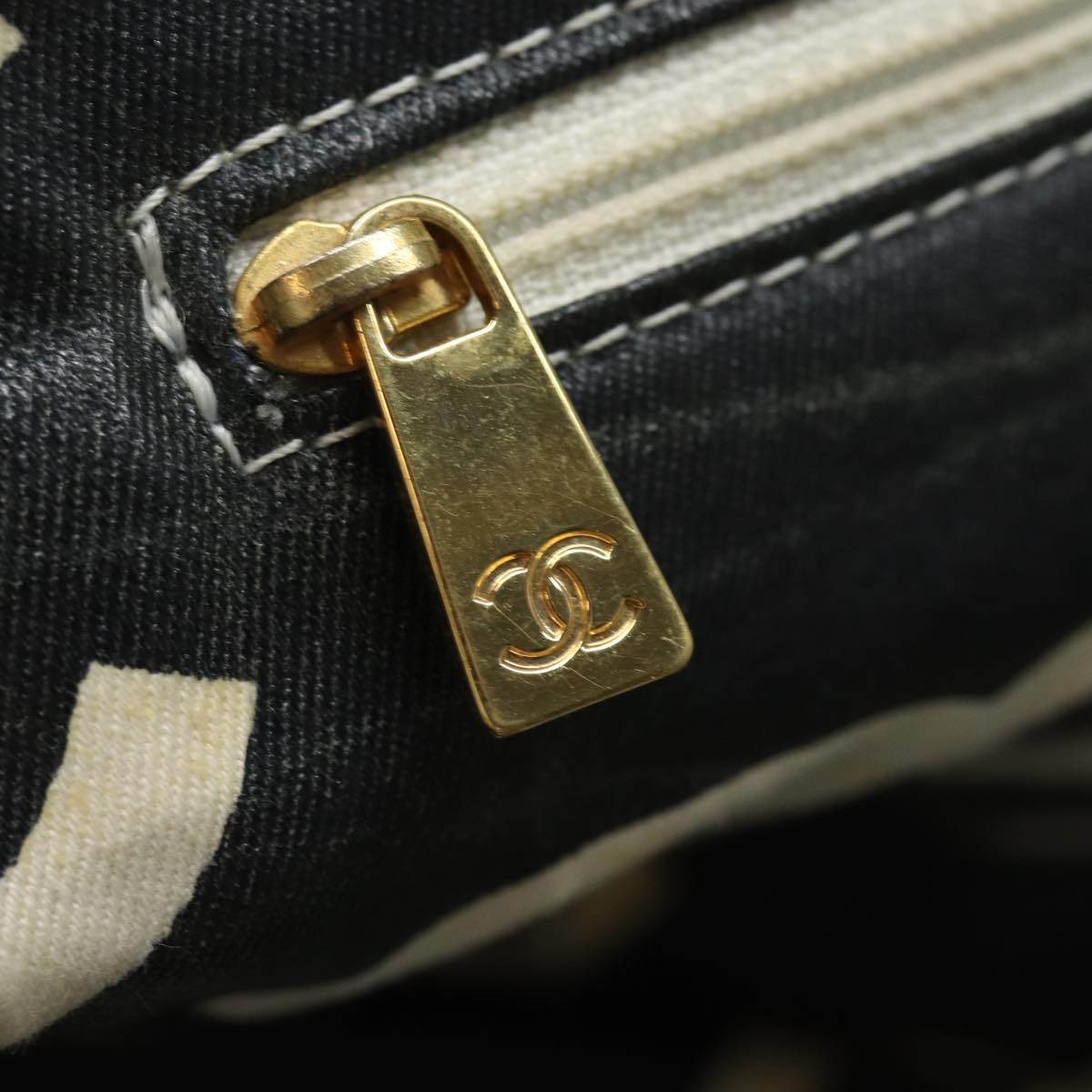 CHANEL Matelasse Chain Tote Bag Raffia White CC bs15861