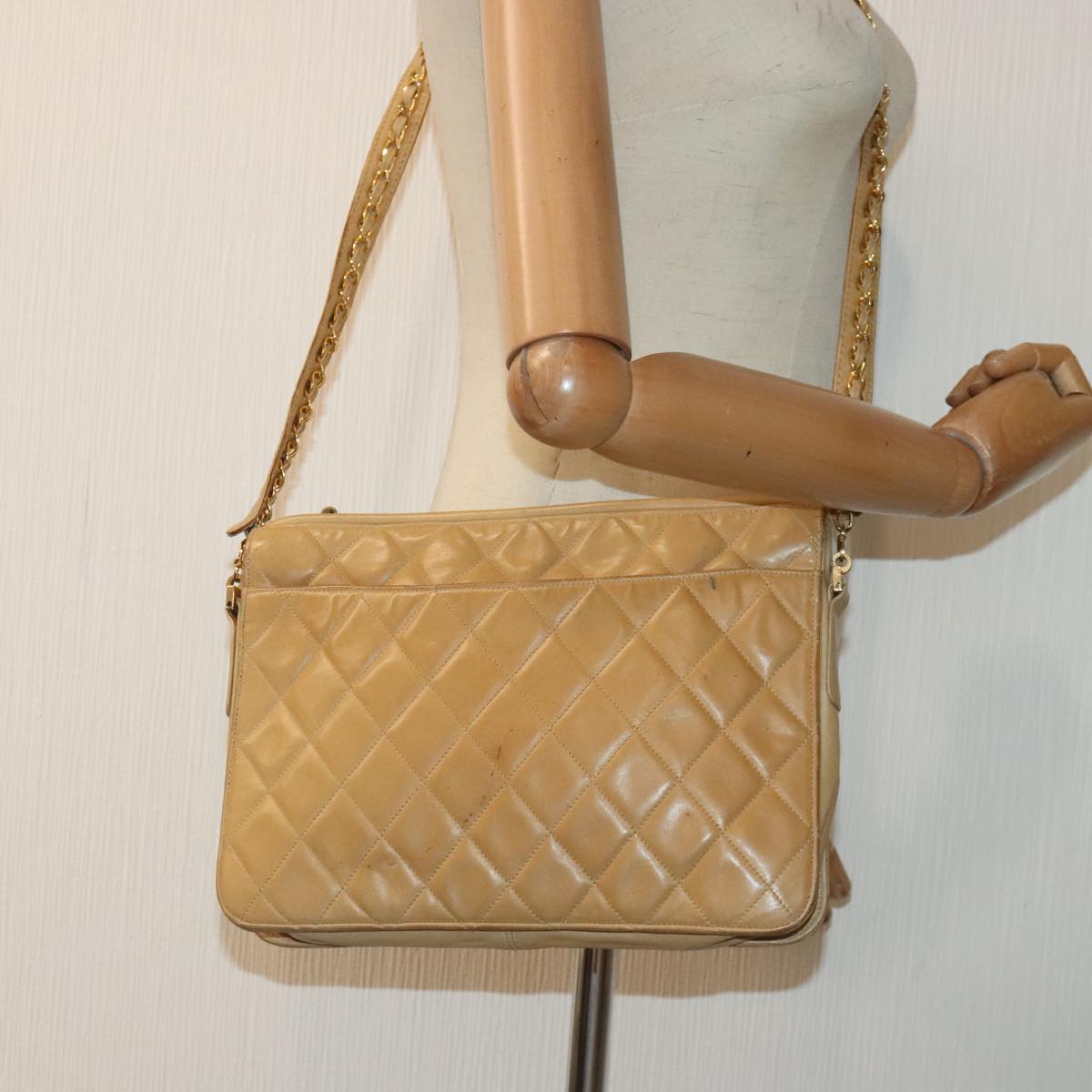 CHANEL Matelasse Chain Shoulder Bag Leather Beige CC bs18062